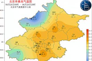 实力说话？贝利厄姆遭对手球迷竖中指怒怼，飞吻望远+指天回应